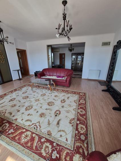 Apartament cu 5 camere în Domenii