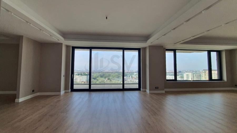 Penthouse cu 5 camere decomandat în Herăstrău