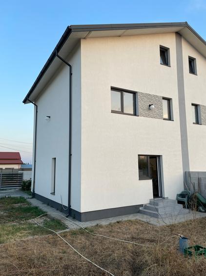 Duplex cu 4 camere cu Canalizare în Cornetu