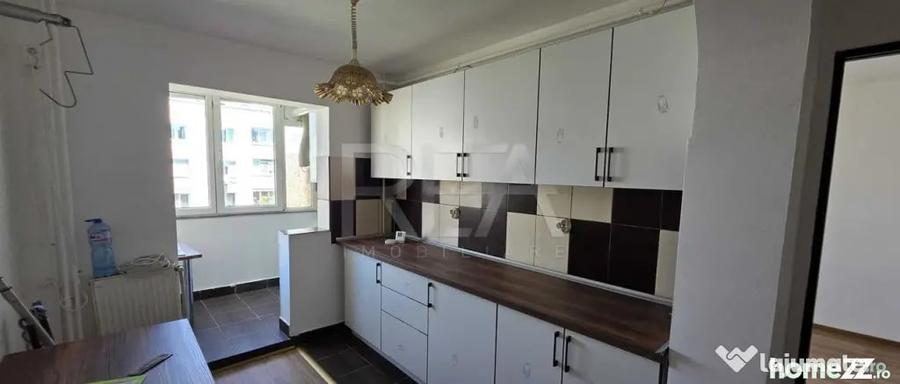 Apartament cu 3 camere decomandat în Mărgeanului