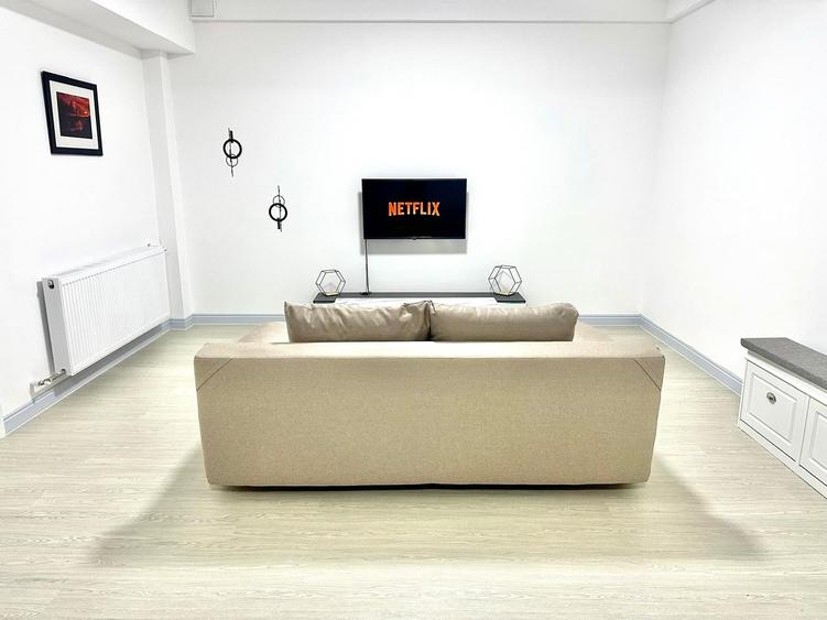 Apartament cu 3 camere semidecomandat, mobilat în Bucureștii Noi
