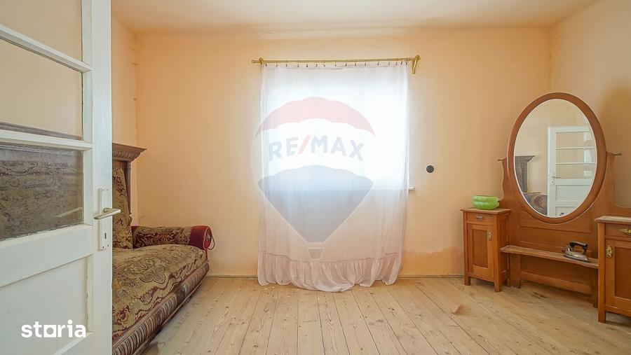 Casă cu 2 camere cu Teren 230 Mp în Schei