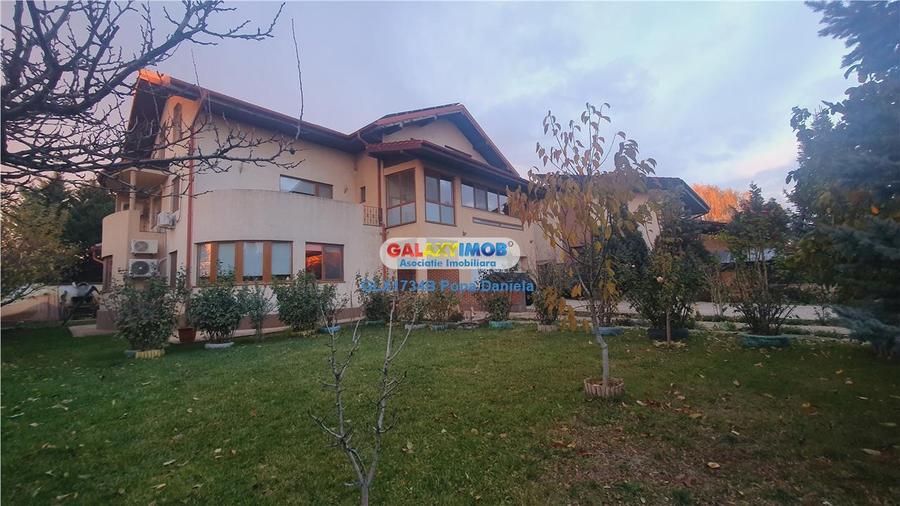 Casă cu 7 camere cu Teren 900 Mp în Dobroești