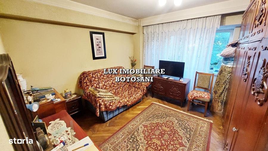 Apartament cu 4 camere decomandat în Central