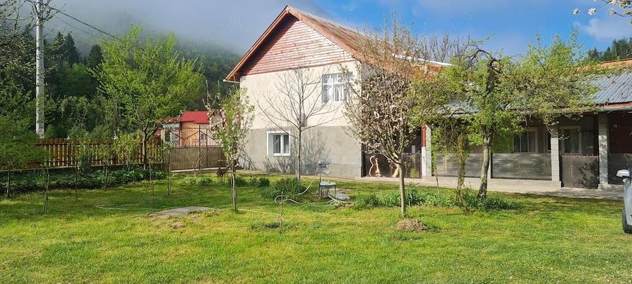 Casă cu 4 camere cu Teren 2727 Mp în Central