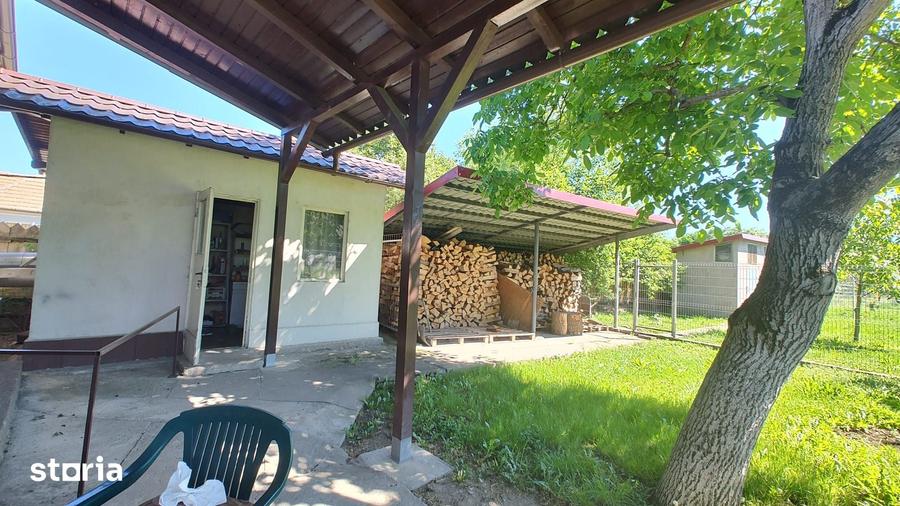 Casă cu 4 camere cu Teren 1564 Mp în Central