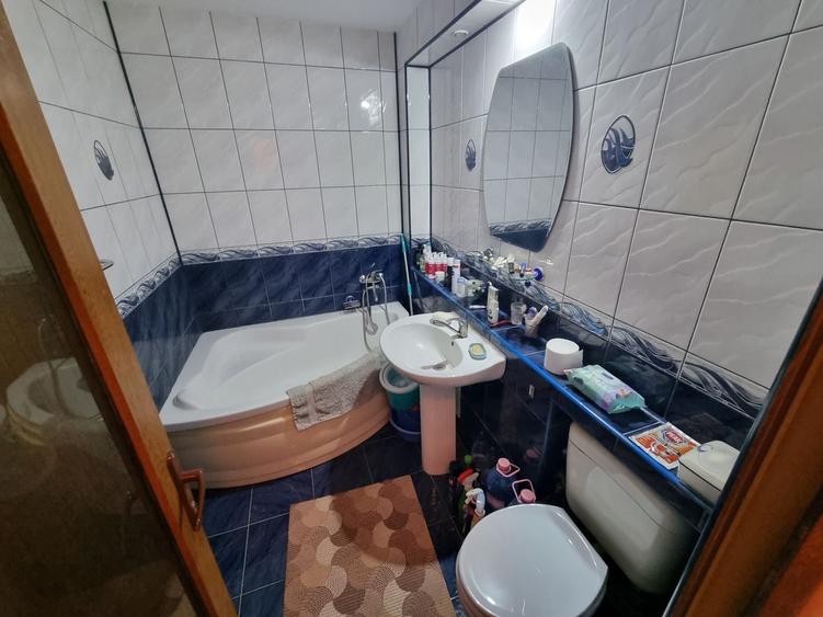 Apartament cu 4 camere decomandat în Inel II