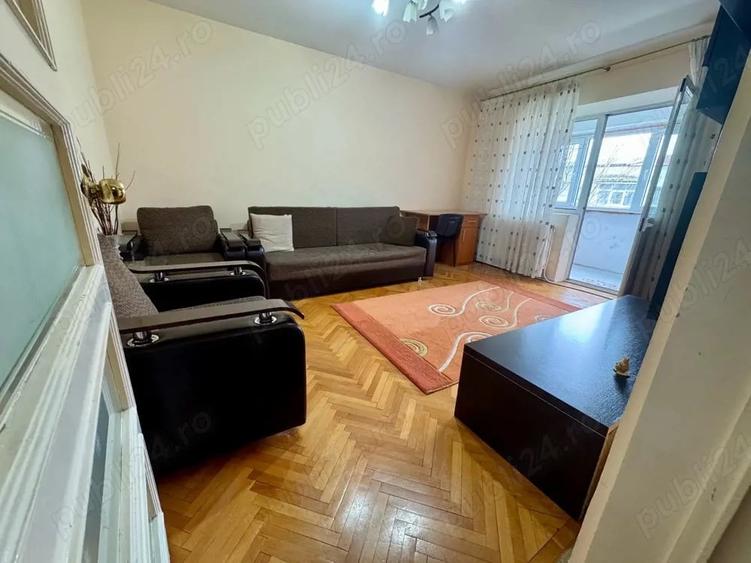 Apartament cu 4 camere decomandat în Central