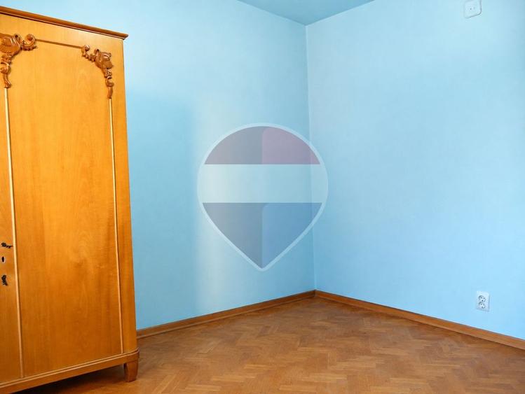 Apartament cu 4 camere decomandat în Central