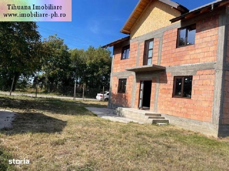 Casă cu 4 camere cu Canalizare în Lipănești