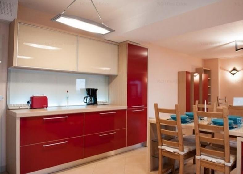 Apartament cu 4 camere decomandat, mobilat în Central