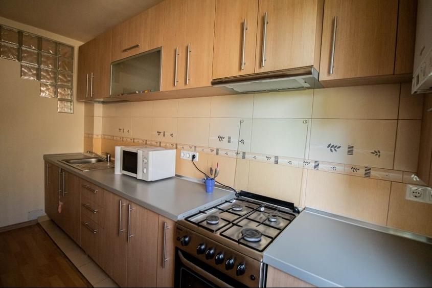 Apartament cu 3 camere decomandat, mobilat în Zorilor