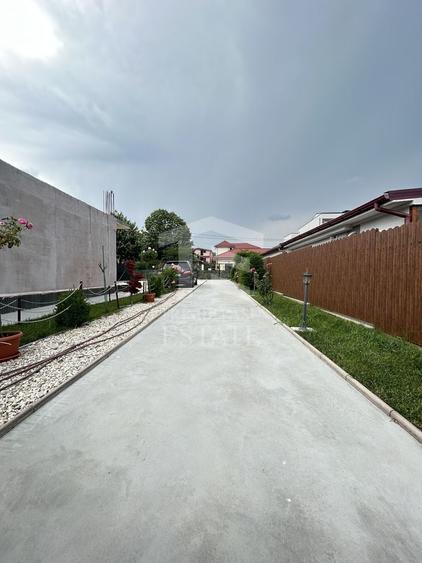 Casă individuală cu 16 camere cu Canalizare în Central