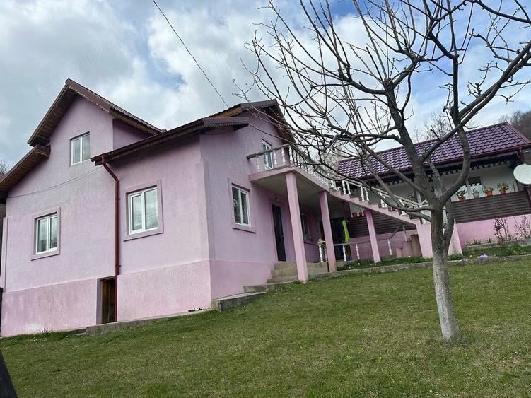 Casă cu Teren 800 Mp în Ivănețu
