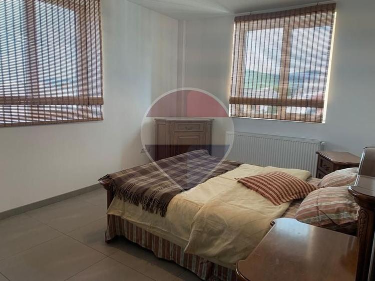 Apartament cu 3 camere decomandat, mobilat în Central