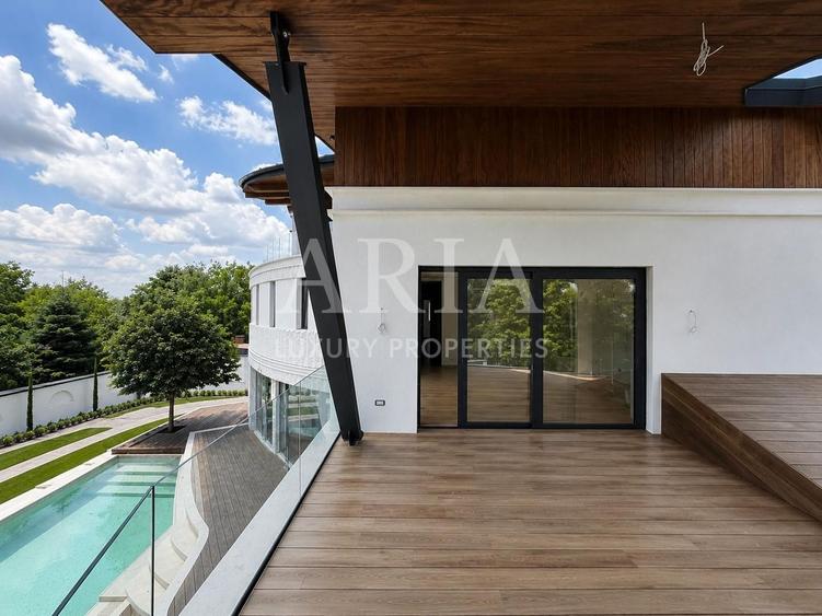 Casă cu 10 camere cu Piscina în Băneasa