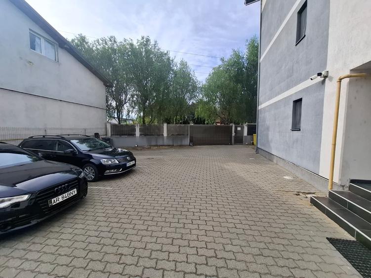Apartament cu 2 camere semidecomandat în Pârneava