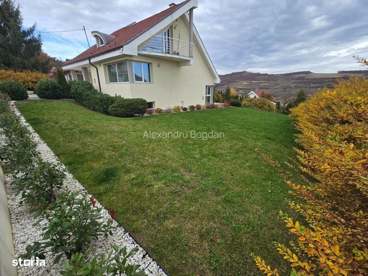 Casa D-P-E, 5 camere 200 mp,1.000 mp teren, garaj, semineu
