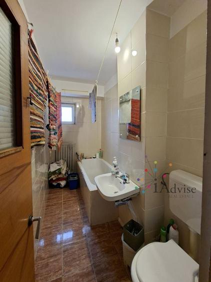 Apartament cu 3 camere decomandat în Răcădău