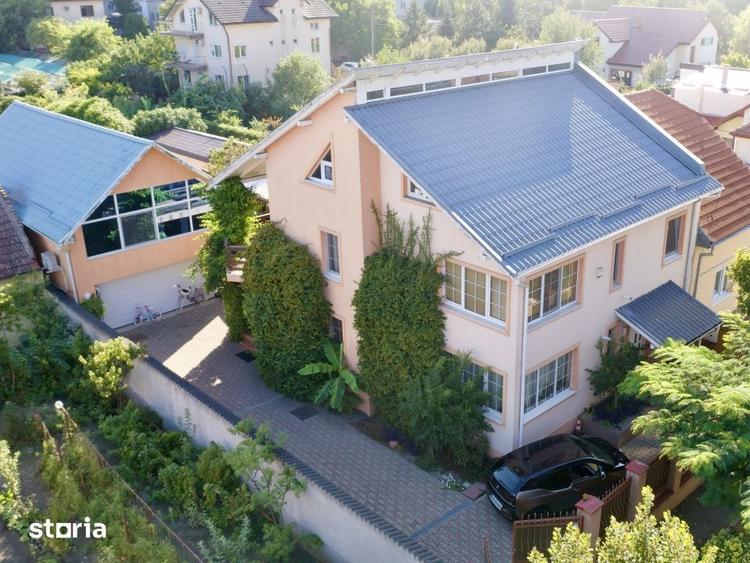 Casă cu 5 camere cu Teren 1104 Mp în Lipovei