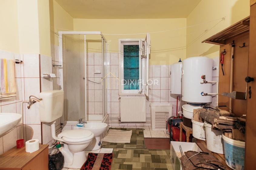 Casă individuală cu 7 camere cu Canalizare în Stânceni