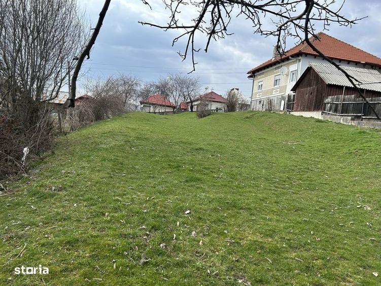 Teren de 2500 mp, în Vaideeni