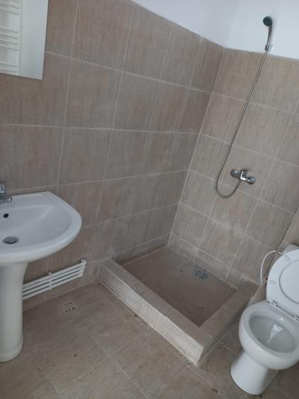 Garsonieră decomandată în