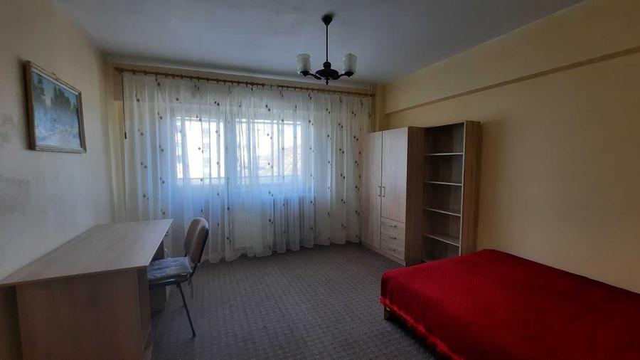 Apartament cu 4 camere decomandat în Târgu Cucu
