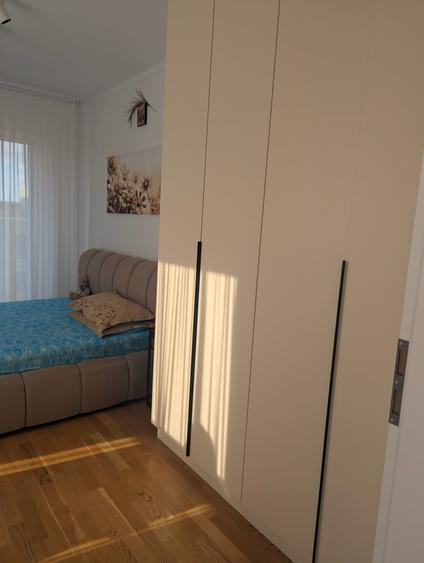 Apartament cu 3 camere decomandat în Jiului