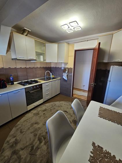 Apartament cu 2 camere semidecomandat în Aradului