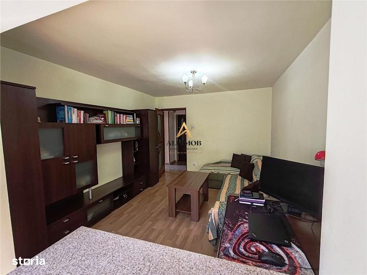 Apartament cu 3 camere decomandat în Vest