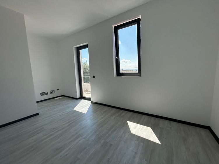 Duplex cu 4 camere cu Canalizare în Popas Păcurari