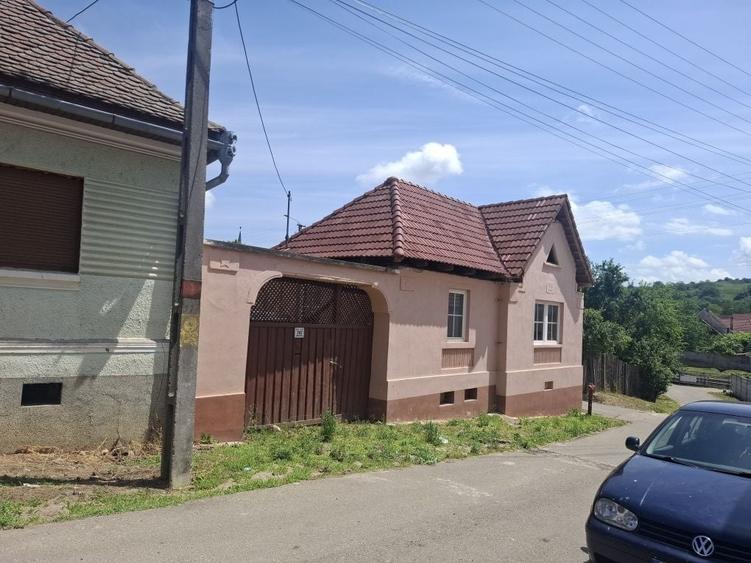 Casă cu 4 camere în Gârbova