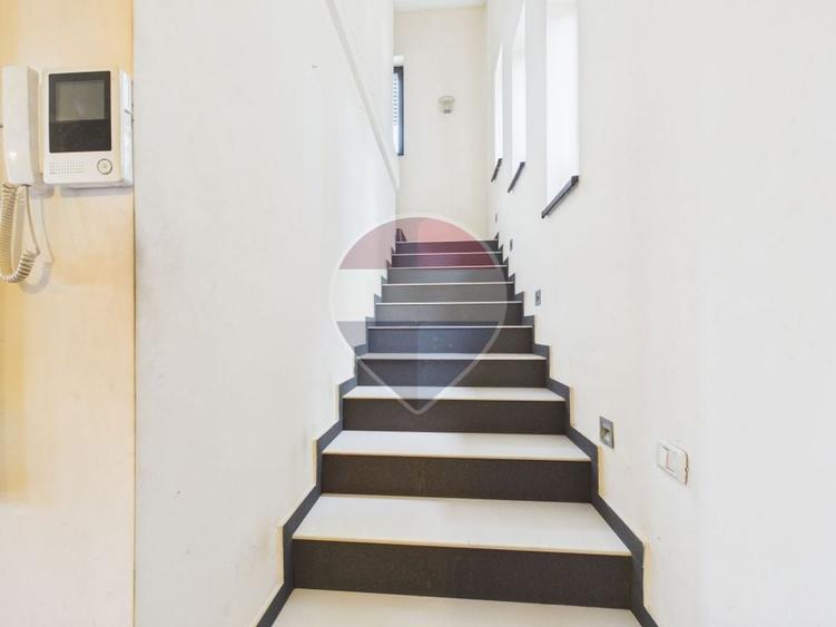 Casă individuală cu 4 camere cu Teren 565 Mp în Central