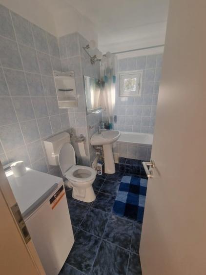 Apartament cu 2 camere semidecomandat, mobilat în Complex Studențesc