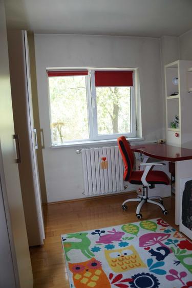 Apartament cu 4 camere decomandat în Rovine