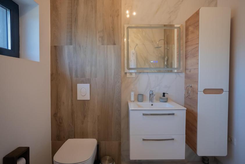 Casă cu 5 camere cu Teren 350 Mp în Tunari