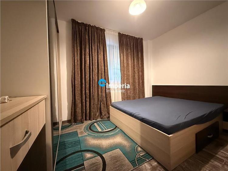 Apartament cu 2 camere semidecomandat în Podul de Fier