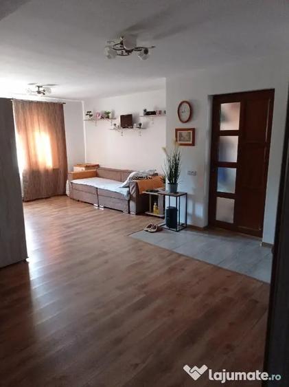 Casă cu 4 camere în Criș