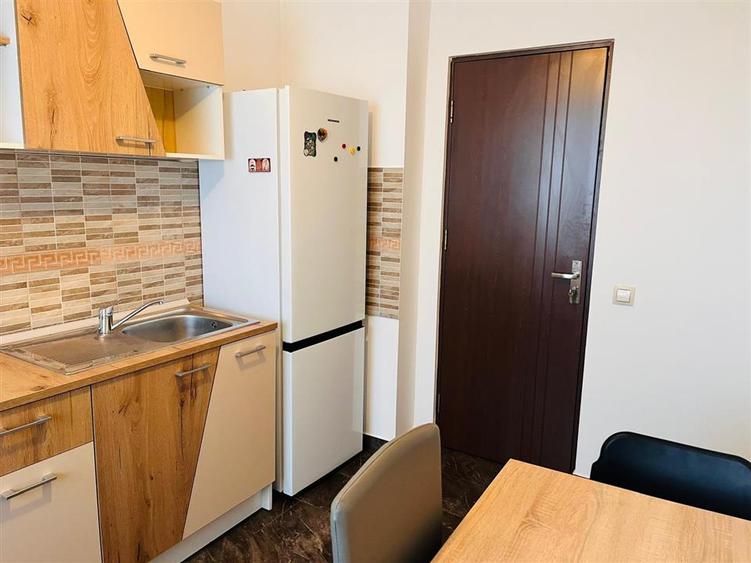 Apartament cu 3 camere decomandat, mobilat în Central