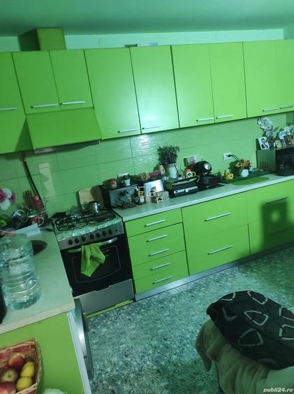 Casa de vanzare cu intrarea comuna.