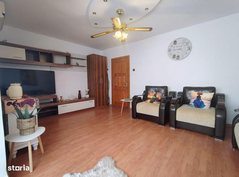 Apartament cu 3 camere decomandat în Albești