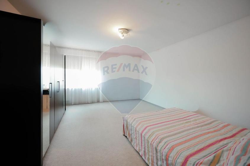 Duplex cu 3 camere cu Teren 241 Mp în Iosia