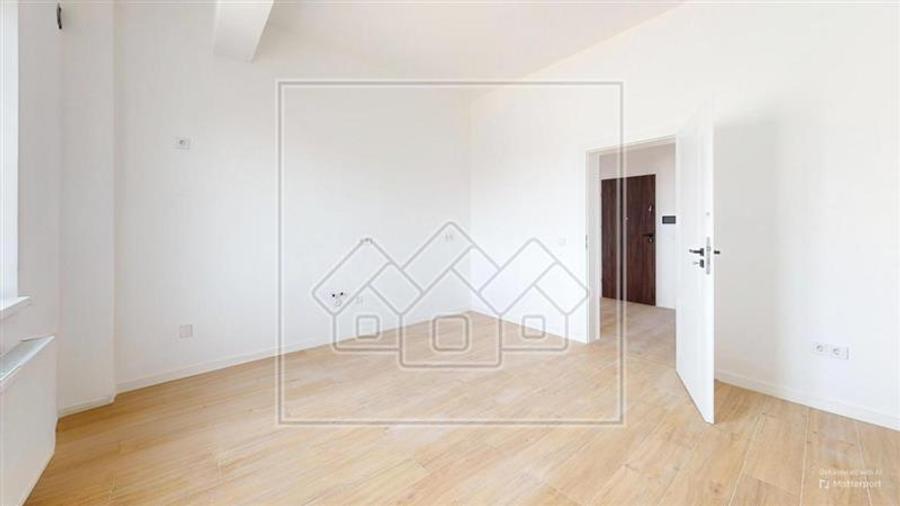 Apartament cu 3 camere decomandat în Hipodrom 4