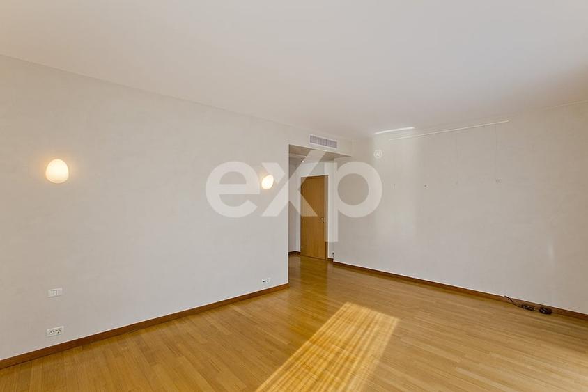 Apartament cu 4 camere decomandat, mobilat în Capitale