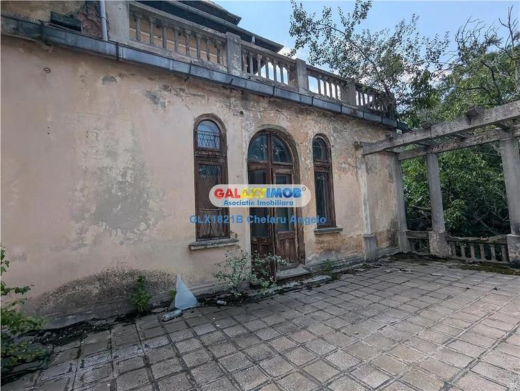 Casă cu 10 camere cu Teren 1760 Mp în Cișmigiu