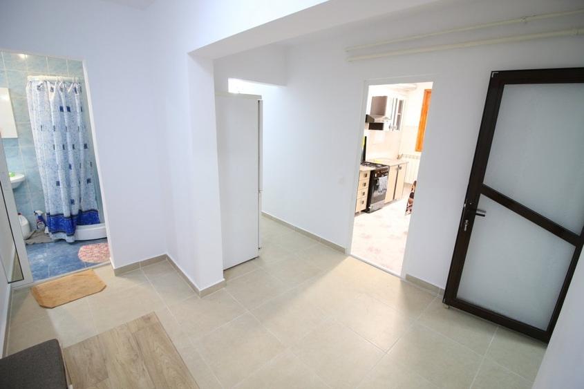 Apartament cu 4 camere decomandat, mobilat în Micro 20