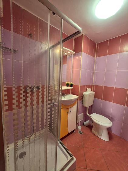 Apartament cu 4 camere semidecomandat în Apărătorii Patriei