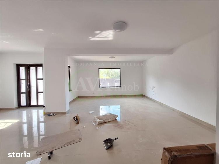 Casă cu 4 camere cu Teren 470 Mp în Republicii