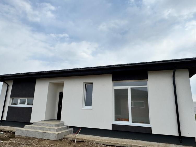 Casă cu 4 camere cu Teren 338 Mp în Tunari